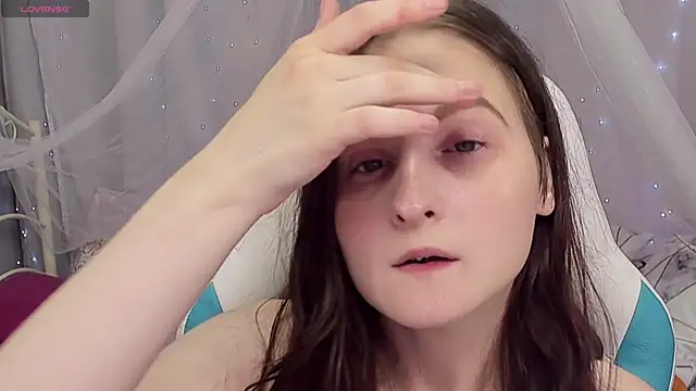 Snapshot of KiraDuvall chatting on June 26, 2026, 6:36 pm KiraDuvall online show from June 26, 2026, 6:36 pm