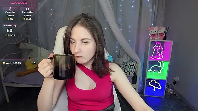 Snapshot of KiraDuvall chatting on March 8, 2026, 5:27 pm KiraDuvall online show from March 8, 2026, 5:27 pm