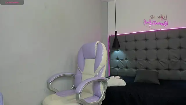 Snapshot of scarletcherry18 chatting on August 4, 2026, 3:33 am scarletcherry18 online show from August 4, 2026, 3:33 am