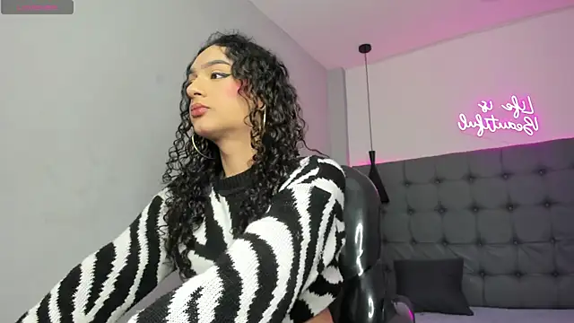 Snapshot of scarletcherry18 chatting on July 3, 2026, 3:46 am scarletcherry18 online show from July 3, 2026, 3:46 am