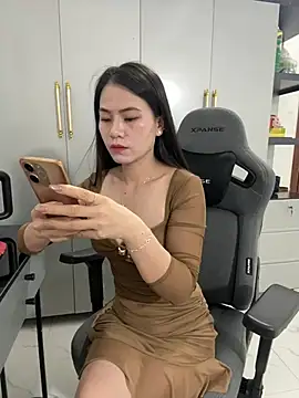 Snapshot of Llabi2k chatting on August 3, 2026, 8:37 pm Llabi2k online show from August 3, 2026, 8:37 pm