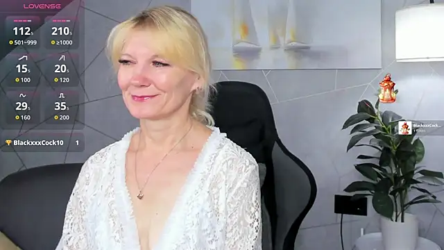 Julie Lucas online show from July 2, 2026, 12:11 am