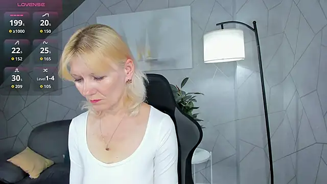 Julie Lucas online show from June 17, 2026, 11:47 pm