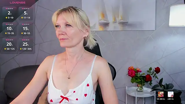 Julie Lucas online show from July 9, 2026, 12:44 am