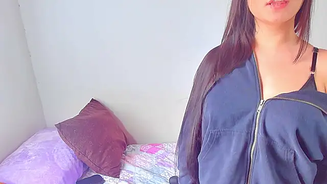 Anniecute   online show from April 29, 2026, 4:44 pm