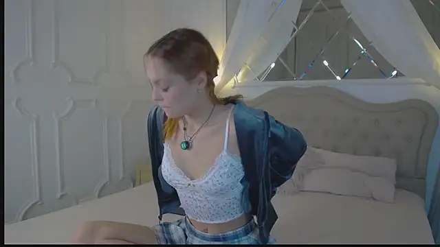 AvaLarson online show from February 4, 2026, 1:17 pm