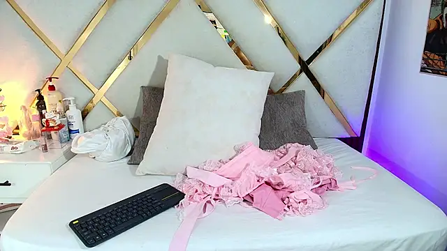 Real virgin Pussy online show from August 5, 2026, 7:52 pm