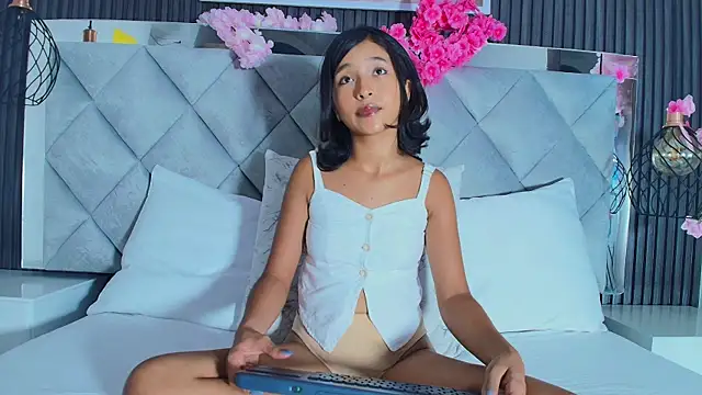 Real virgin Pussy online show from April 27, 2026, 7:56 pm