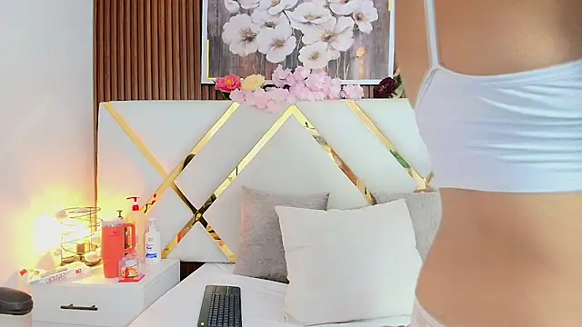 Real virgin Pussy online show from August 6, 2026, 8:15 pm