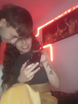 Snapshot of AlexxaAndRileyy chatting on February 6, 2026, 1:07 pm AlexxaAndRileyy online show from February 6, 2026, 1:07 pm