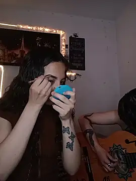 Snapshot of AlexxaAndRileyy chatting on February 10, 2026, 9:36 pm AlexxaAndRileyy online show from February 10, 2026, 9:36 pm