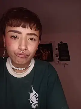 Snapshot of AlexxaAndRileyy chatting on February 15, 2026, 11:36 pm AlexxaAndRileyy online show from February 15, 2026, 11:36 pm