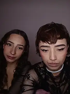 Snapshot of AlexxaAndRileyy chatting on March 4, 2026, 10:28 pm AlexxaAndRileyy online show from March 4, 2026, 10:28 pm