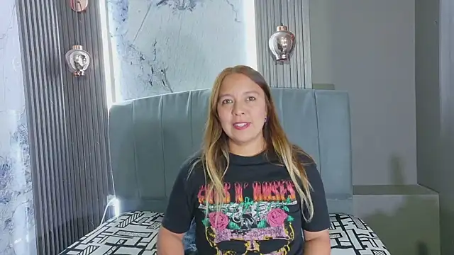 Snapshot of sami_1_8 chatting on August 4, 2026, 8:35 pm sami 1 8 online show from August 4, 2026, 8:35 pm