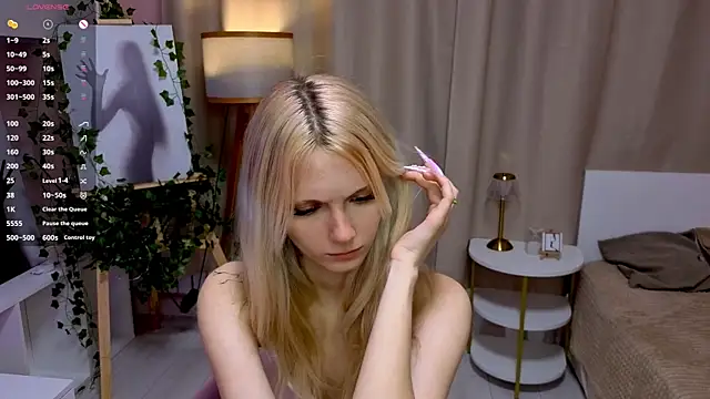 Snapshot of JuanaSumma chatting on June 9, 2026, 6:14 am JuanaSumma online show from June 9, 2026, 6:14 am