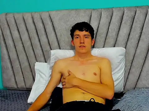 SamBoycash  online show from February 5, 2026, 8:26 pm