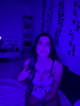 julieeeeee75 online show from January 16, 2026, 9:52 pm