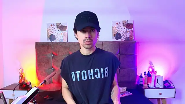 Ethan Briggs  online show from August 5, 2026, 3:33 am