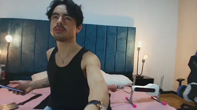 Ethan Briggs  online show from March 8, 2026, 3:43 am