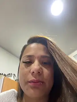 Snapshot of Pretty__Milf chatting on March 27, 2026, 9:43 am Pretty Milf online show from March 27, 2026, 9:43 am