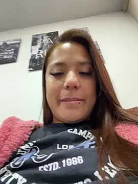 Snapshot of Pretty__Milf chatting on April 5, 2026, 11:28 am Pretty Milf online show from April 5, 2026, 11:28 am