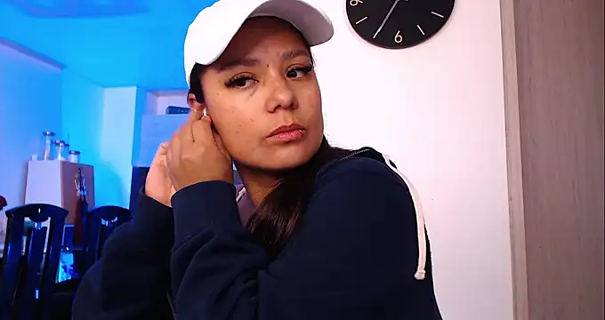 Pretty  Milf online show from February 16, 2026, 2:27 pm