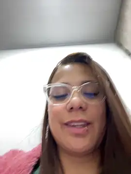 Snapshot of Pretty__Milf chatting on May 10, 2026, 12:03 am Pretty Milf online show from May 10, 2026, 12:03 am