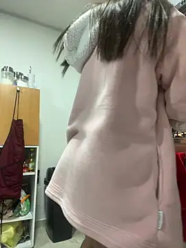 Snapshot of Pretty__Milf chatting on March 11, 2026, 9:47 am Pretty Milf online show from March 11, 2026, 9:47 am