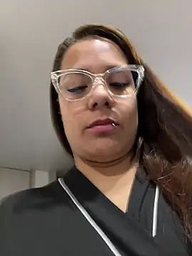 Snapshot of Pretty__Milf chatting on May 17, 2026, 11:27 pm Pretty Milf online show from May 17, 2026, 11:27 pm
