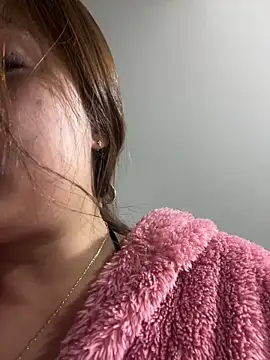 Snapshot of Pretty__Milf chatting on March 22, 2026, 9:11 am Pretty Milf online show from March 22, 2026, 9:11 am