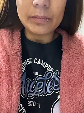 Snapshot of Pretty__Milf chatting on February 28, 2026, 9:53 am Pretty Milf online show from February 28, 2026, 9:53 am