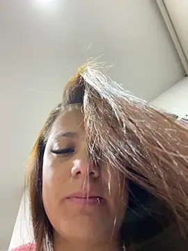 Snapshot of Pretty__Milf chatting on March 17, 2026, 8:50 am Pretty Milf online show from March 17, 2026, 8:50 am