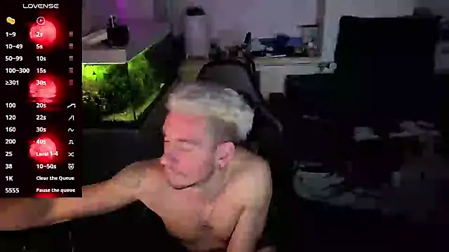 Rayzel White online show from May 3, 2026, 11:41 pm