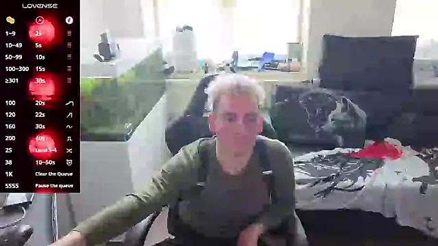 Rayzel White online show from May 6, 2026, 11:47 am