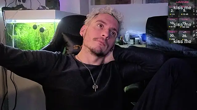 Rayzel White online show from February 4, 2026, 10:27 pm