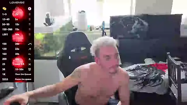 Rayzel White online show from May 3, 2026, 11:37 am