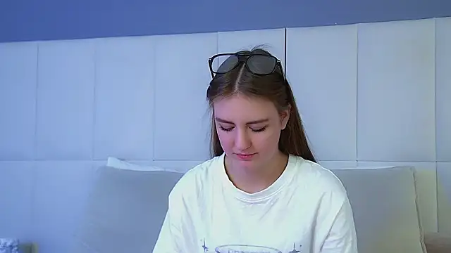 SofiaSarvain online show from February 5, 2026, 6:31 am