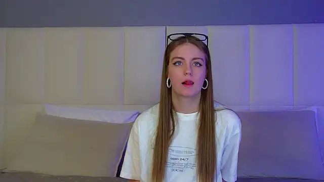 SofiaSarvain online show from February 24, 2026, 6:31 pm