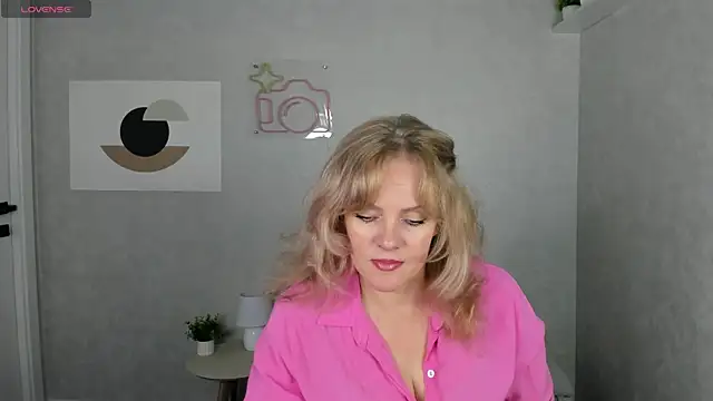 Snapshot of Victoria_Nelson chatting on April 27, 2026, 1:14 am Victoria Nelson online show from April 27, 2026, 1:14 am