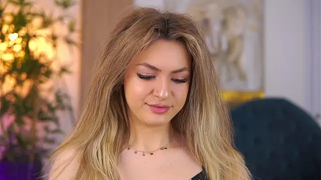 NayaQuinn online show from February 3, 2026, 7:19 pm