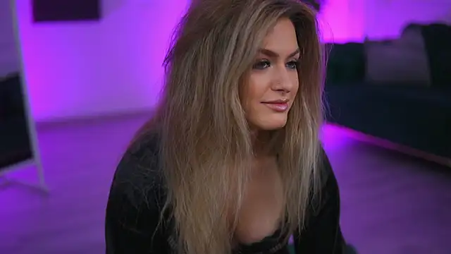 NayaQuinn online show from March 15, 2026, 8:05 pm