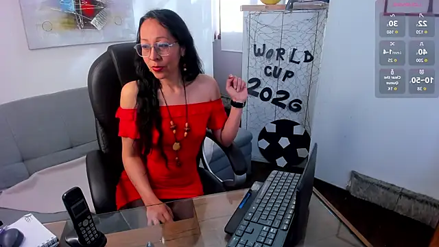 Snapshot of loretta_fraser chatting on June 12, 2026, 1:09 pm loretta fraser online show from June 12, 2026, 1:09 pm