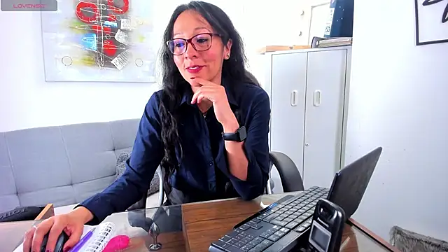 Snapshot of loretta_fraser chatting on May 28, 2026, 1:06 pm loretta fraser online show from May 28, 2026, 1:06 pm