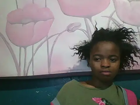 Snapshot of petitemew chatting on March 13, 2026, 6:07 am petitemew online show from March 13, 2026, 6:07 am