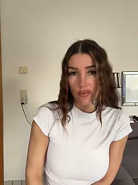 NovaLushhh online show from February 4, 2026, 2:45 pm