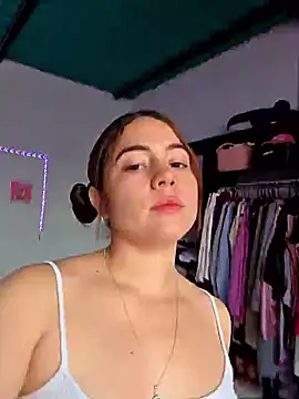 dani ferreer1 online show from April 28, 2026, 9:30 pm