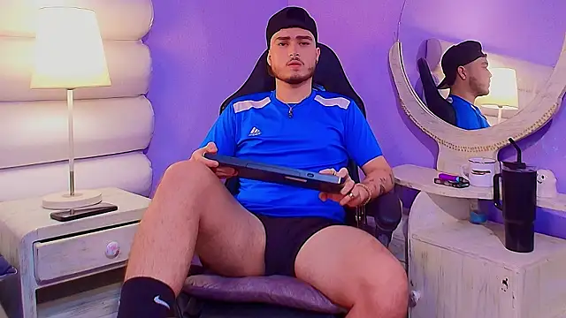 Salvattore Muller online show from February 3, 2026, 2:53 am