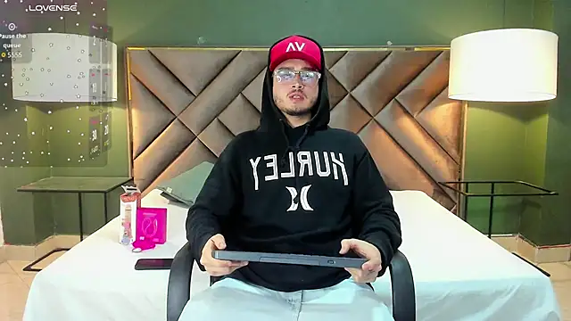 Salvattore Muller online show from February 24, 2026, 9:26 pm