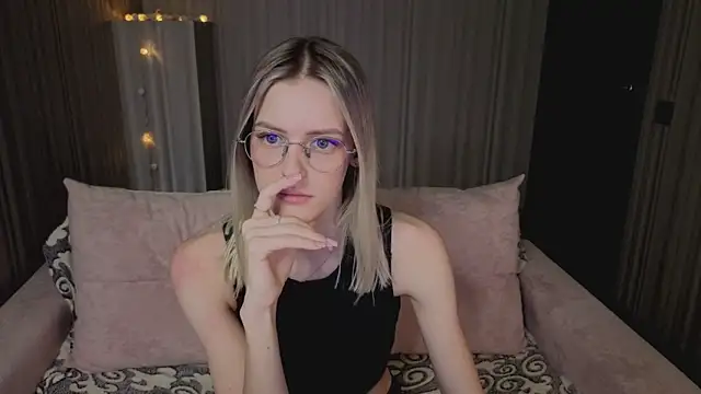 Snapshot of kittie_like18 chatting on March 6, 2026, 1:11 am kittie like18 online show from March 6, 2026, 1:11 am