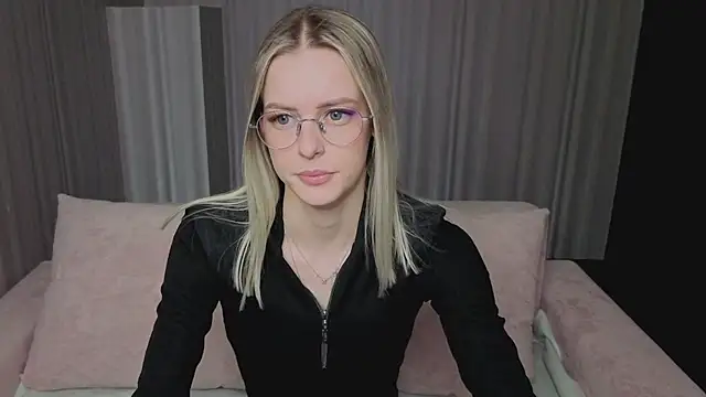 Snapshot of kittie_like18 chatting on March 17, 2026, 12:57 am kittie like18 online show from March 17, 2026, 12:57 am